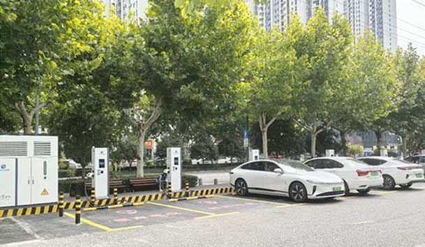宜昌首批全液冷超充站投入運(yùn)營，鴻嘉利助力高質(zhì)量充電基礎(chǔ)設(shè)施建設(shè)(圖1)